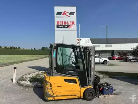 Elektro 3 Rad 2018  Jungheinrich EFG220 (2)
