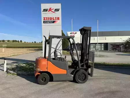 Carrelli elevatori diesel 2014  Doosan D30S-5 (2)
