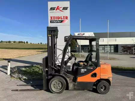 Carrelli elevatori diesel 2014  Doosan D30S-5 (1)