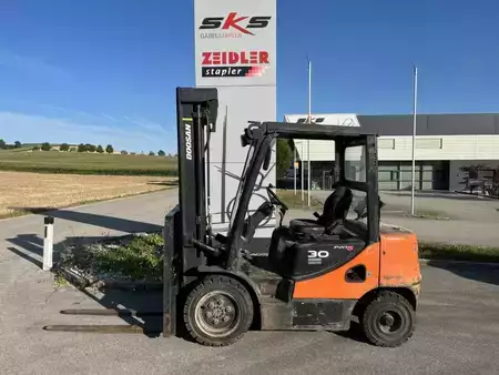Carrelli elevatori diesel 2014  Doosan D30S-5 (1)
