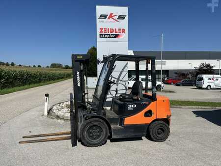 Empilhador diesel 2017  Doosan D30S-5 (1)