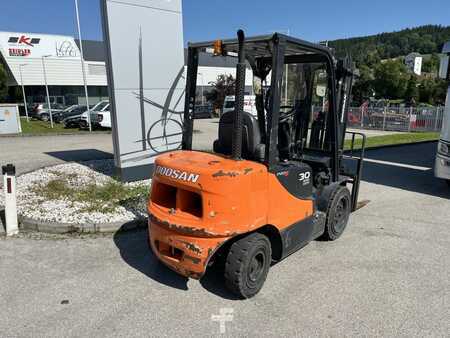 Empilhador diesel 2017  Doosan D30S-5 (3)