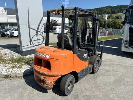 Empilhador diesel 2016  Doosan D30S-5 (3)