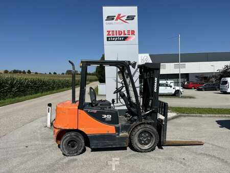 Empilhador diesel 2016  Doosan D30S-5 (2)