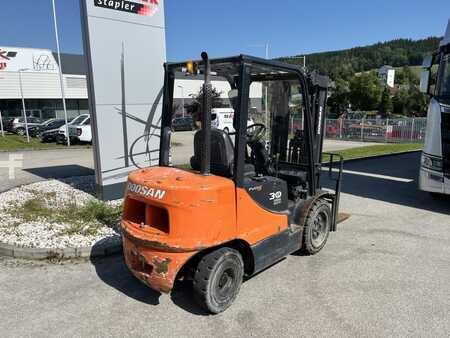 Empilhador diesel 2016  Doosan D30S-5 (3)