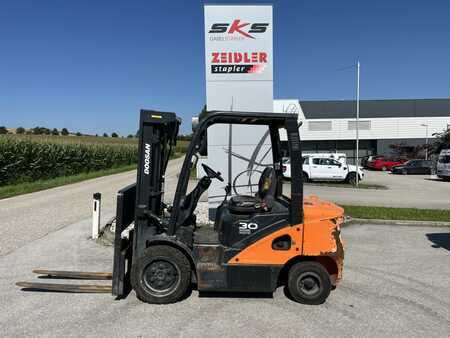 Empilhador diesel 2019  Doosan D30S-7 (1)