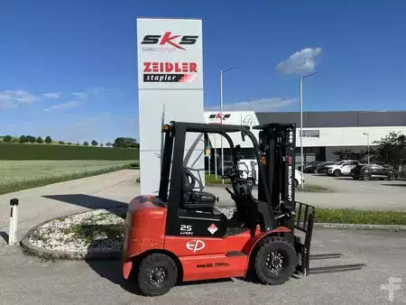 Elektro 4 Rad 2021  EP Equipment EFL252 (2)
