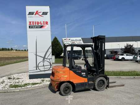 Chariot élévateur diesel 2010  Doosan D35C-5 (2)