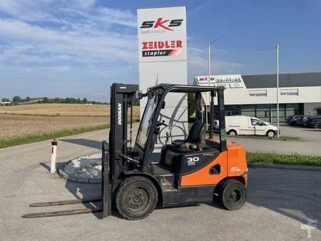 Carrello elevatore diesel 2014  Doosan D30S-5 (1)