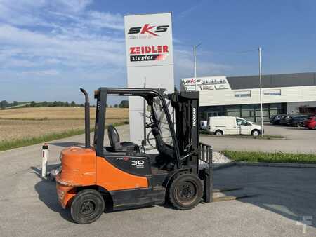 Carretilla elevadora diésel 2014  Doosan D30S-5 (2)