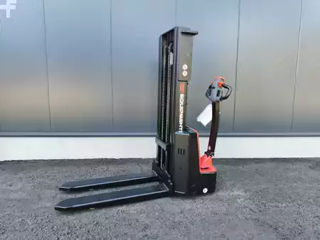 Apilador eléctrico 2025  EP Equipment DS3 NEUMASCHINE (1)