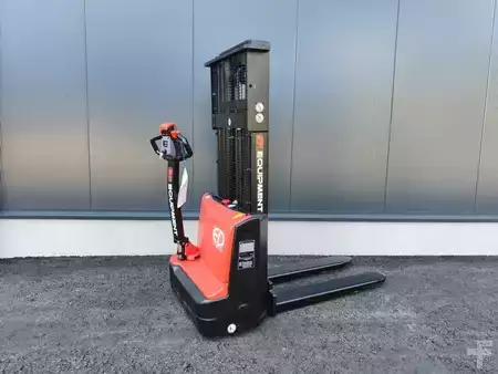 Apilador eléctrico 2025  EP Equipment DS3 NEUMASCHINE (2)