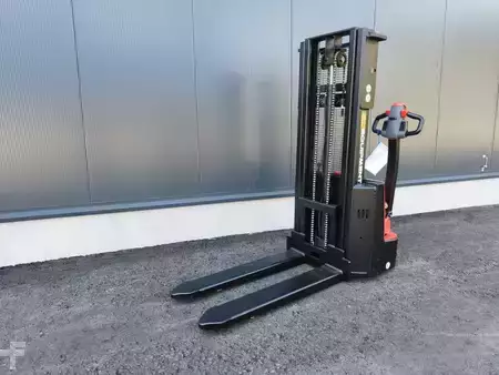 Apilador eléctrico 2025  EP Equipment DS3 NEUMASCHINE (3)