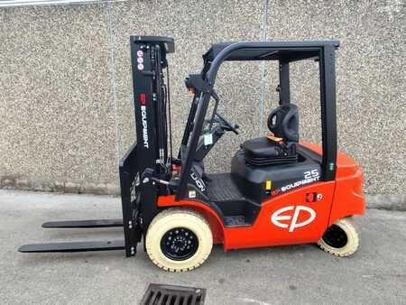 Elektro 4 Rad  EP Equipment EFL253 NEUMASCHINE (1)