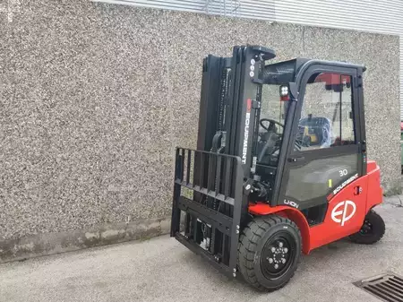 Elektro 4 Rad 2023  EP Equipment EFL 303 Li-Ion Neumaschine (2)