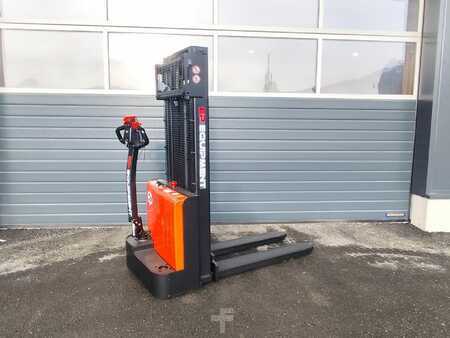 Ledstaplare gå 2025  EP Equipment ESL122 Lithium NEUMASCHINE (1)