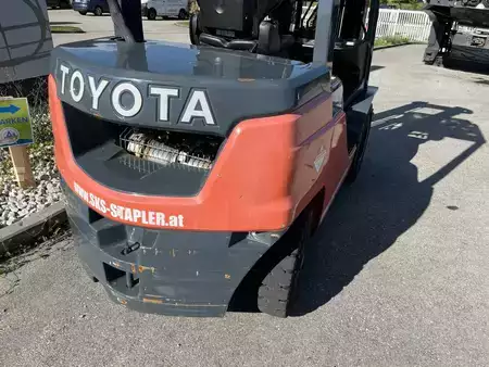 Dieselový VZV 2022  Toyota 52-8FDF25 (3)