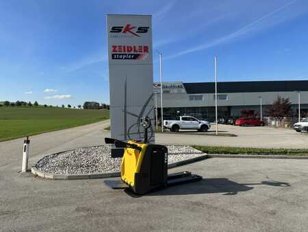 Stackers Stand-on 2023  TCM PTF200 NEUMASCHINE (1)