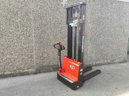 Ruční vysokozdvižný vozík 2025  EP Equipment  (1)