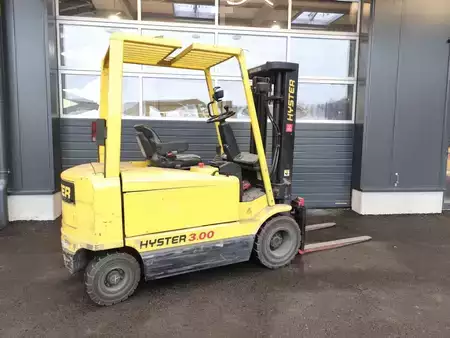 Chariots électriques à 4 roues 2002  Hyster J 3.00XM (3)