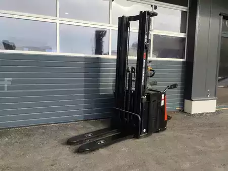 Ruční vysokozdvižný vozík 2022  EP Equipment ES16-RSI LI (3)