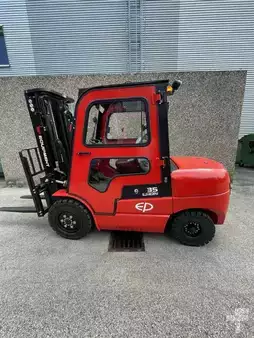 Elektro 4 Rad 2023  EP Equipment EFL302 GEBRAUCHTMASCHINE (1)