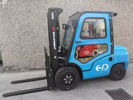 Dieselstapler 2024  EP Equipment CPCD35T8 (1)