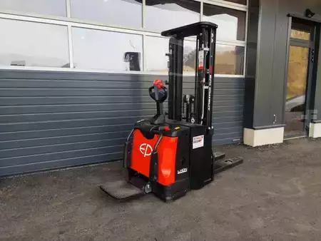 Ruční vysokozdvižný vozík 2024  EP Equipment ES16-RSI LI NEUMASCHINE (1)