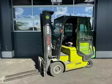 Chariots électriques à 4 roues 2020  Clark GEX25 (1)
