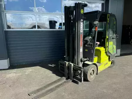 Chariots électriques à 4 roues 2020  Clark GEX25 (2)