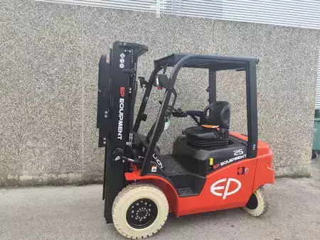 Elektro 4 Rad 2025  EP Equipment EFL253 NEUMASCHINE (1)