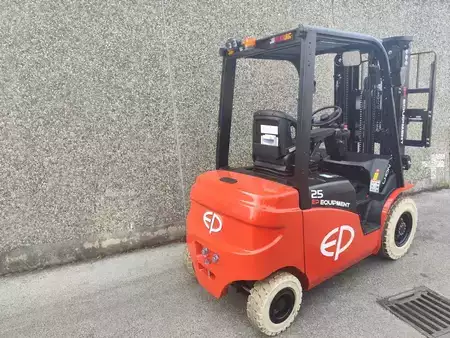 Elektro 4 Rad 2025  EP Equipment EFL253 NEUMASCHINE (2)