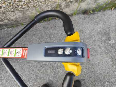 Transpaleta eléctrica 2025  HC (Hangcha) CBD15-WS NEUMASCHINE (5)