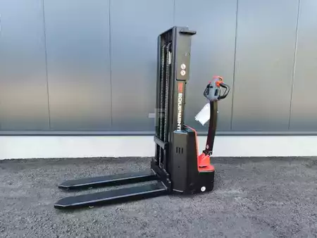 Apilador eléctrico 2025  EP Equipment DS3 NEUMASCHINE (1)