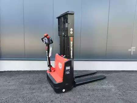 Apilador eléctrico 2025  EP Equipment DS3 NEUMASCHINE (2)