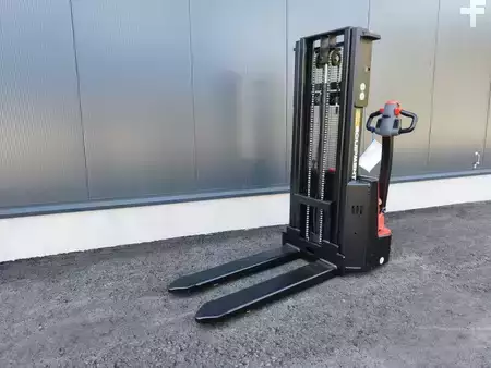 Apilador eléctrico 2025  EP Equipment DS3 NEUMASCHINE (3)