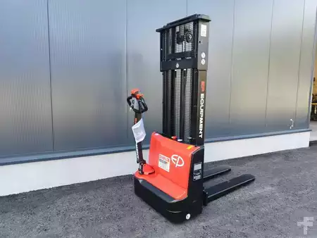 Apilador eléctrico 2025  EP Equipment DS3 NEUMASCHINE (2)