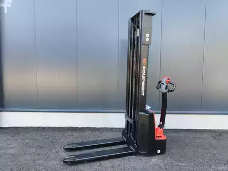 Apilador eléctrico 2025  EP Equipment DS3 NEUMASCHINE (2)
