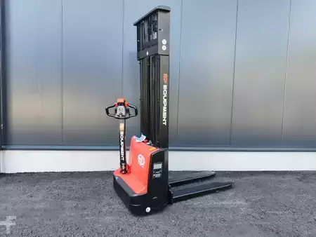Apilador eléctrico 2025  EP Equipment DS3 NEUMASCHINE (3)