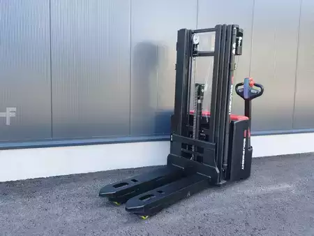 Apilador eléctrico 2025  EP Equipment WSI161 NEUMASCHINE (1)