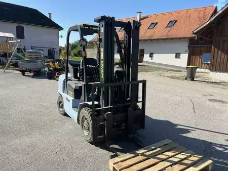 Dieselstapler 2017  Utilev UT25P (2)