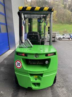 Chariot élévateur diesel 2023  Cesab M330DV (4)