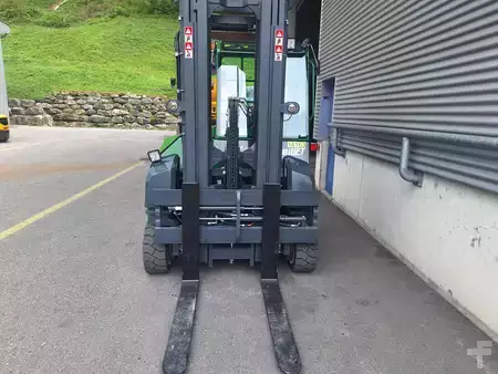 Vierwegestapler 2023  Combilift C4000CBE (1)