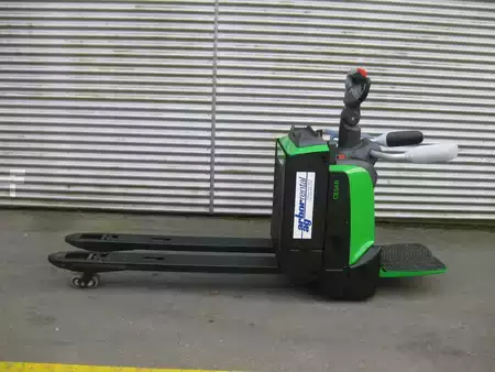 Lavtløftende truck 2016  Cesab P320 (1)