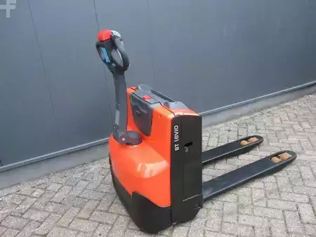 Transpaleta eléctrica 2022  Toyota LWE160 (2)