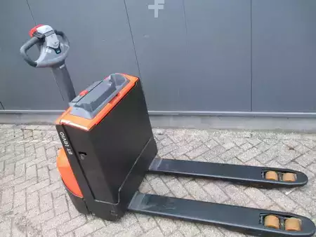 Transpaleta eléctrica 2022  Toyota LWE160 (3)