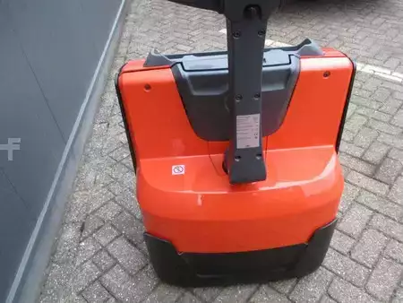 Transpaleta eléctrica 2022  Toyota LWE160 (6)