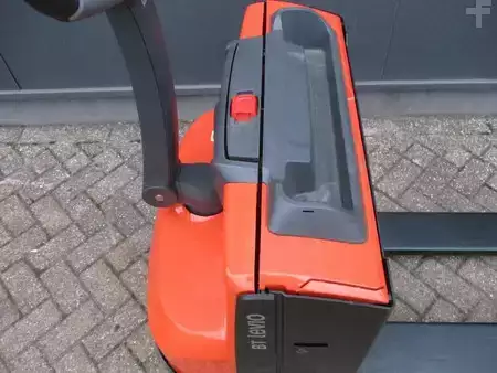 Transpaleta eléctrica 2022  Toyota LWE160 (9)