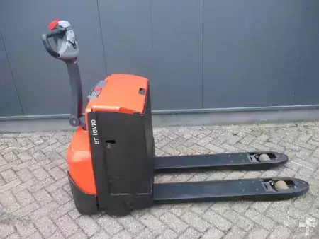 Elektromos emelőkocsik 2019  Toyota LWE200 (1)