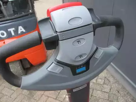 Elektromos emelőkocsik 2019  Toyota LWE200 (10)
